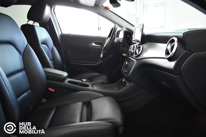 MERCEDES-BENZ GLA 200 d Automatic 4Matic Sport